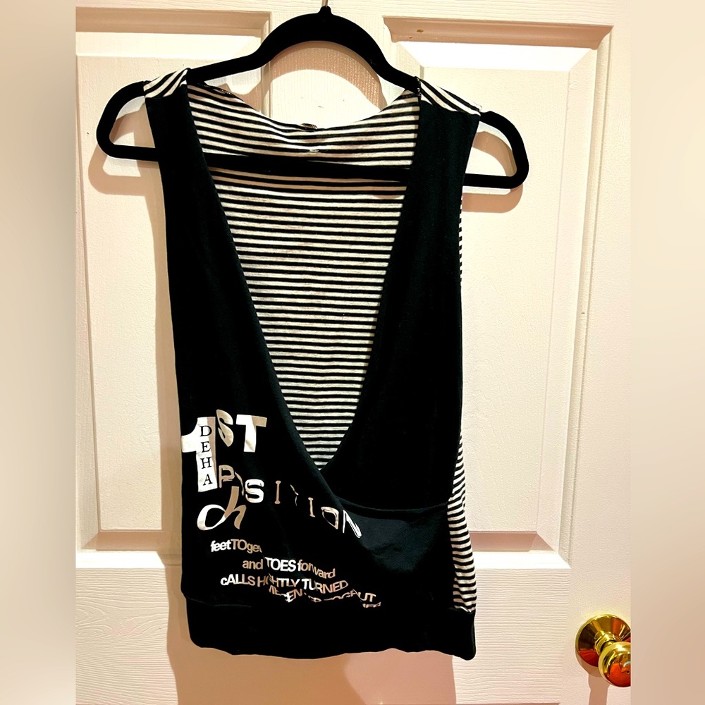 Women’s athletic top